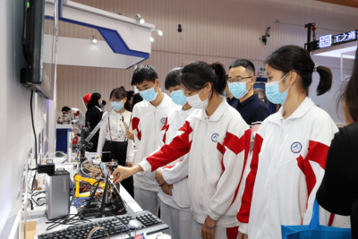 科技新星閃耀 2021世界機(jī)器人大會(huì)上小小發(fā)明家們的創(chuàng)新之旅